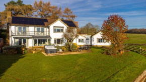 Far Heath House with Hot Tub